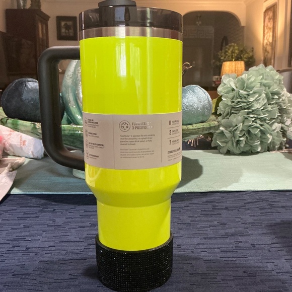 STANLEY TUMBLER NEON YELLOW NEW WITH BLACK GLITTER BOOT AND BRACELET - Picture 2 of 5